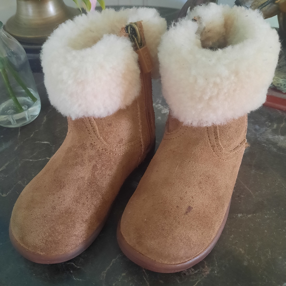 Cozy UGG toddler Boots